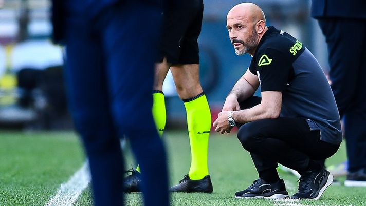 GENOA, ITALY - APRIL 24: Vincenzo Italiano head coach of Spezia is seen during the Serie A match between Genoa CFC and Spezia Calcio at Stadio Luigi Ferraris on April 24, 2021 in Genoa, Italy. (Photo by Getty Images) 