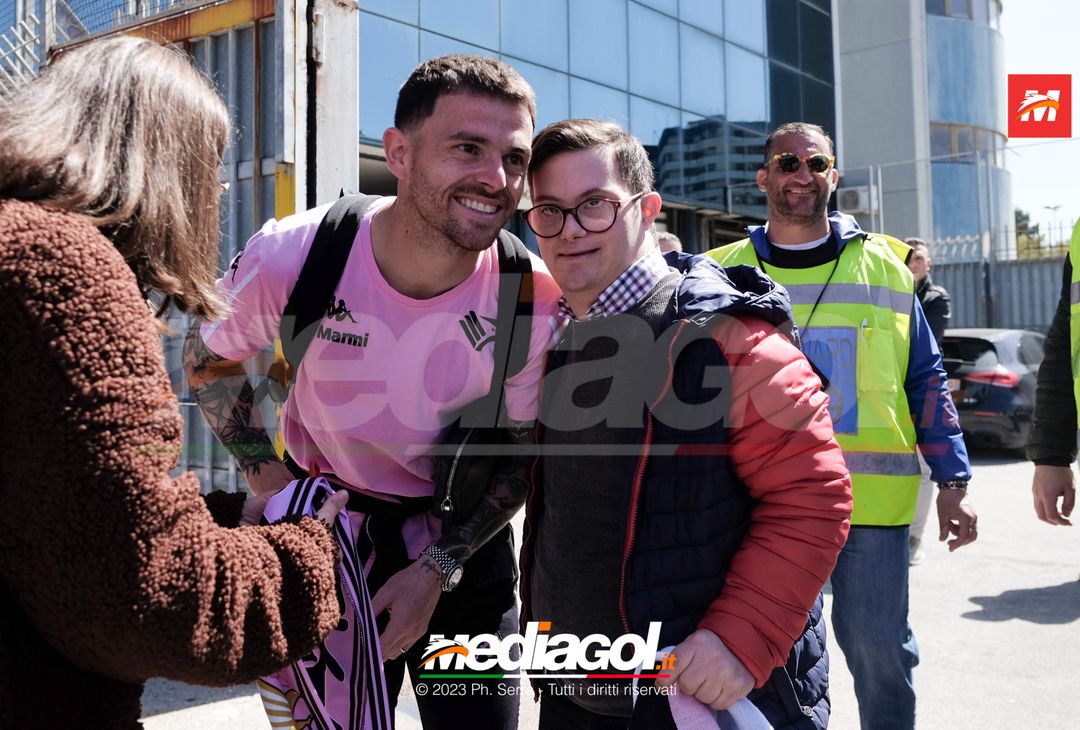 FOTO Parma-Palermo, i Rosanero in partenza dal “Renzo Barbera” (GALLERY) - immagine 29