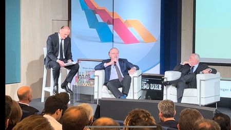 Milan, Scaroni: "Andrò a vedere Napoli-Milan" | PM VIDEO Milan, Scaroni: 'Andrò a vedere Napoli-Milan' | PM VIDEO