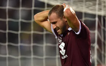  TURIN, ITALY - SEPTEMBER 16: Lorenzo De Silvestri of Torino FC looks dejected during the Serie A match between Torino FC and US Lecce at Stadio Olimpico di Torino on September 16, 2019 in Turin, Italy. (Photo by Valerio Pennicino/Getty Images)