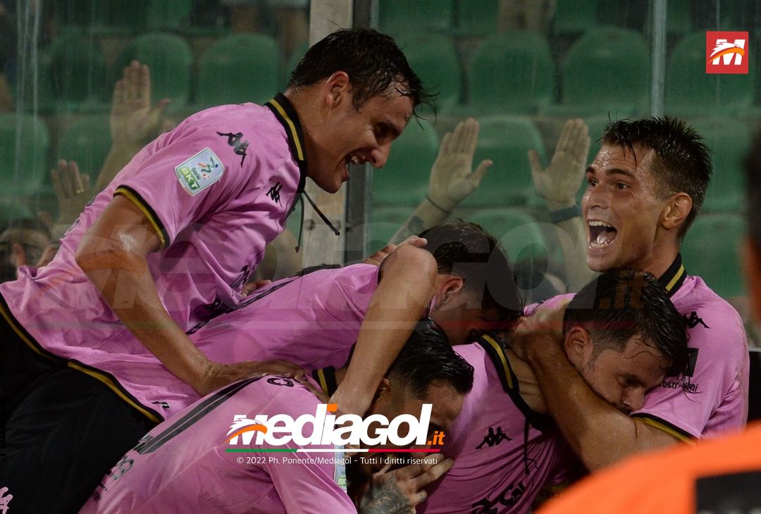 FOTO Palermo-Genoa 1-0: la gallery del big match della 5ª giornata di Serie B 2022-23 - immagine 39
