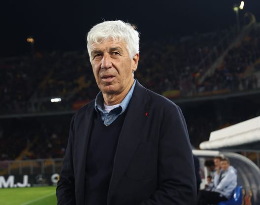 LECCE, ITALY - NOVEMBER 09: Head coach of Atalanta Giampiero Gasperini looks on during the Serie A match between US Lecce and Atalanta BC at Stadio Via del Mare on November 09, 2022 in Lecce, Italy. (Photo by Maurizio Lagana/Getty Images) La Fiorentina sogna con i suoi tifosi, oggi in 30mila per l’arrivo di Gasperini- immagine 2