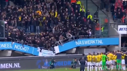 VIDEO Nec-Vitesse, paura in Olanda: i tifosi saltano, crolla un settore dello stadio