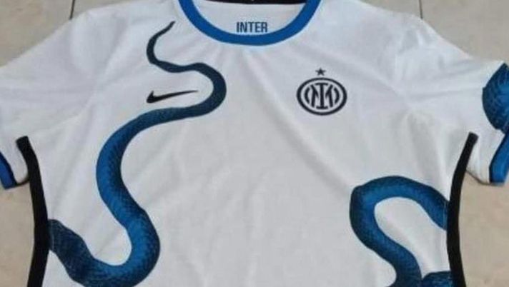 Inter, ecco la maglia da trasferta per il 2021/2022: biscione su lati e maniche &#8211; FOTO
