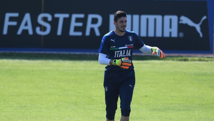 FLORENCE, ITALY - APRIL 12: Simone Scuffet of Italy in action during the training session at the club's training ground at Coverciano on April 12, 2017 in Florence, Italy. (Photo by Claudio Villa/Getty Images) FLORENCE, ITALY - APRIL 12: Simone Scuffet of Italy in action during the training session at the club's training ground at Coverciano on April 12, 2017 in Florence, Italy. (Photo by Claudio Villa/Getty Images)