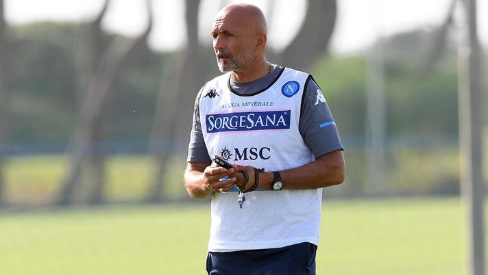 DIMARO, ITALY - JULY 28: Luciano Spalletti of Napoli during an SSC Napoli training session on July 28, 2021 in Dimaro, Italy. (Photo by SSC NAPOLI/SSC NAPOLI via Getty Images) 
