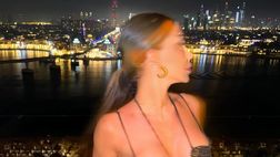 Enza De Cristofaro incanta Dubai: la scollatura di lady D’Ambrosio è da urlo