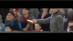 VIDEO / Rojo ha un calo fisico: Mourinho gli manda in campo una… banana