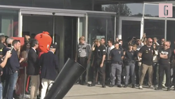 VIDEO Milan, che ovazioni per Pioli e Ibrahimovic: delirio totale tra i tifosi