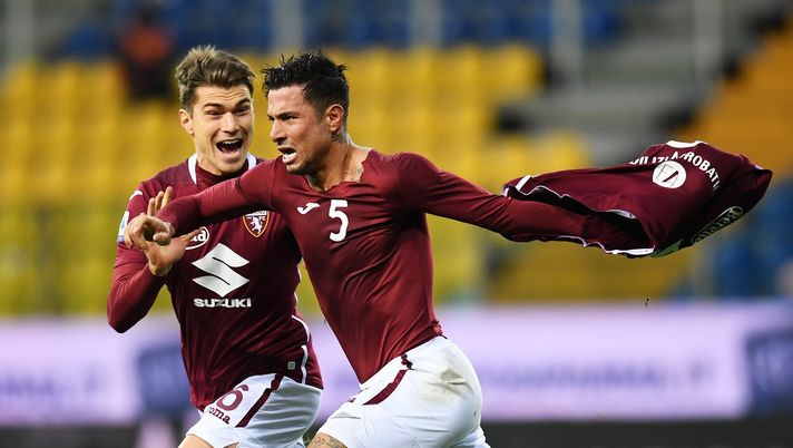 PARMA, ITALY - JANUARY 03: Armando Izzo of Torino (R) celebrates after scoring their sides second goal with Jacopo Segre of Torino (L) during the Serie A match between Parma Calcio and Torino FC at Stadio Ennio Tardini on January 03, 2021 in Parma, Italy. Sporting stadiums around Italy remain under strict restrictions due to the Coronavirus Pandemic as Government social distancing laws prohibit fans inside venues resulting in games being played behind closed doors. (Photo by Alessandro Sabattini/Getty Images) PARMA, ITALY - JANUARY 03: Armando Izzo of Torino (R) celebrates after scoring their sides second goal with Jacopo Segre of Torino (L) during the Serie A match between Parma Calcio and Torino FC at Stadio Ennio Tardini on January 03, 2021 in Parma, Italy. Sporting stadiums around Italy remain under strict restrictions due to the Coronavirus Pandemic as Government social distancing laws prohibit fans inside venues resulting in games being played behind closed doors. (Photo by Alessandro Sabattini/Getty Images)