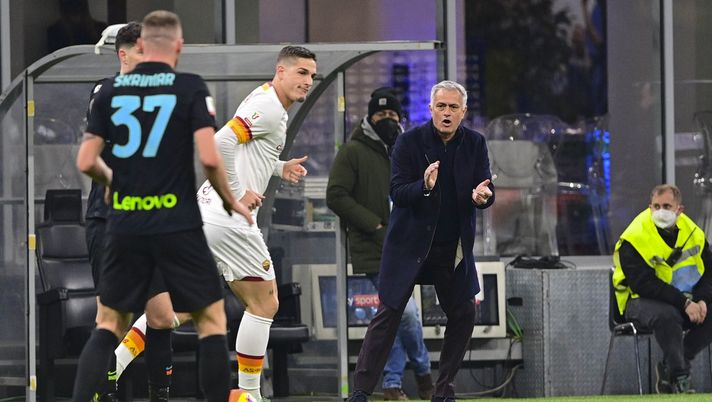 Roma, i tifosi: Mourinho ha ragione, la squadra si deve svegliare - immagine 1