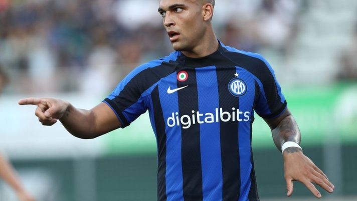 LUGANO, SWITZERLAND - JULY 12: Lautaro Martinez of FC Internazionale celebrates his second goal during Pre-season Friendly between FC Lugano v FC Internazionale at Cornaredo Stadium on July 12, 2022 in Lugano, Switzerland. (Photo by Marco Luzzani/Getty Images) Gazzetta: “Mkhitaryan è in ritardo, non è cambiato nulla per Lautaro. Gol da rapace” - immagine 1