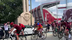 Video – La partenza de “La Invincibili”, la pedalata per omaggiare il Grande Torino