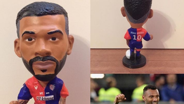 Action figure in maglia cagliaritana Action figure in maglia cagliaritana