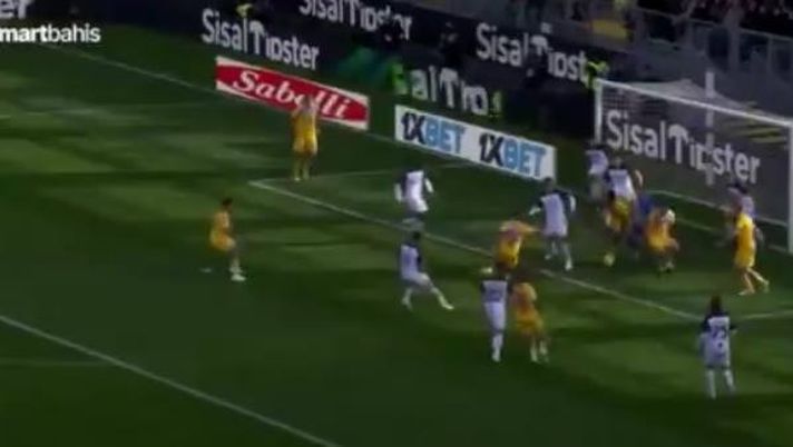 VIDEO Cheddira punisce il Lecce e porta avanti il Frosinone: la rete dell’azzurro - immagine 1