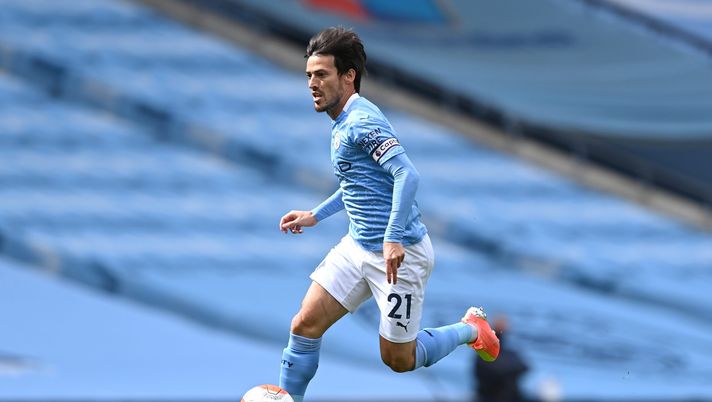 MANCHESTER, ENGLAND - JULY 26: David Silva of Manchester City in action during the Premier League match between Manchester City and Norwich City at Etihad Stadium on July 26, 2020 in Manchester, England.Football Stadiums around Europe remain empty due to the Coronavirus Pandemic as Government social distancing laws prohibit fans inside venues resulting in all fixtures being played behind closed doors. (Photo by Shaun Botterill/Getty Images) Un abbaglio…Real: nel 2010 i Blancos avevano in pugno David Silva ma l’hanno scartato perchè…festaiolo! - immagine 1