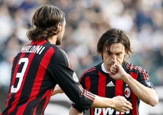 Paolo Maldini con Andrea Pirlo con la maglia del Milan Paolo Maldini con Andrea Pirlo con la maglia del Milan