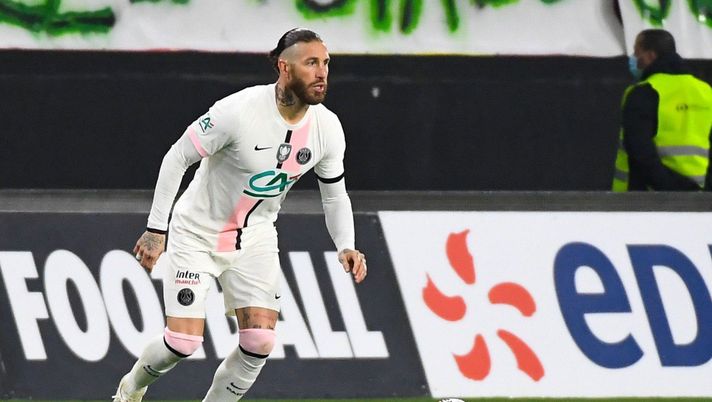 Foto tratta dall'account Twitter di Sergio Ramos La soluzione di papà Gourcuff: “PSG, fai giocare Sergio Ramos in una difesa a 3!” - immagine 1