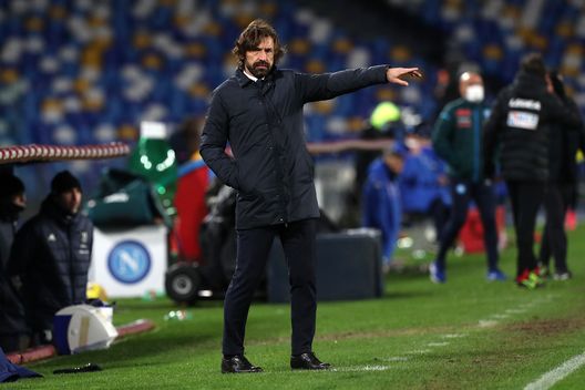 L'allenatore della Juve Andrea Pirlo da indicazioni durante una gara L'allenatore della Juve Andrea Pirlo da indicazioni durante una gara