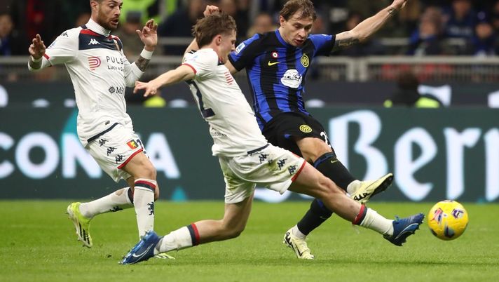 MILAN, ITALY - MARCH 04: Nicolo’ Barella of FC Internazionale is fouled by Morten Frendrup of Genoa CFC leading to a penalty during the Serie A TIM match between FC Internazionale and Genoa CFC - Serie A TIM at Stadio Giuseppe Meazza on March 04, 2024 in Milan, Italy. (Photo by Marco Luzzani/Getty Images) Ko tecnico al Campionato - immagine 1