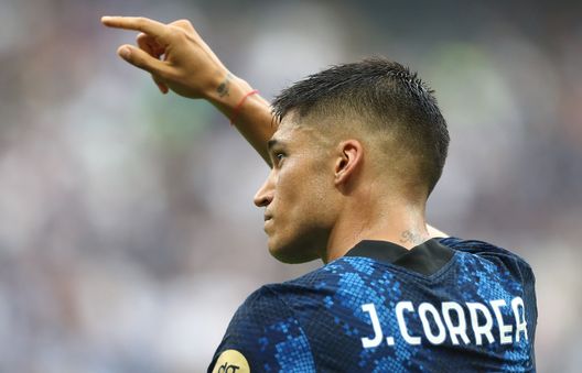 MILAN, ITALY - MAY 22: Joaquin Correa of FC Internazionale celebrates after scoring their side's second goal during the Serie A match between FC Internazionale and UC Sampdoria at Stadio Giuseppe Meazza on May 22, 2022 in Milan, Italy. (Photo by Marco Luzzani/Getty Images) Repubblica – Inter, può partire anche Correa: “In uscita due tra questi tre nomi”- immagine 2