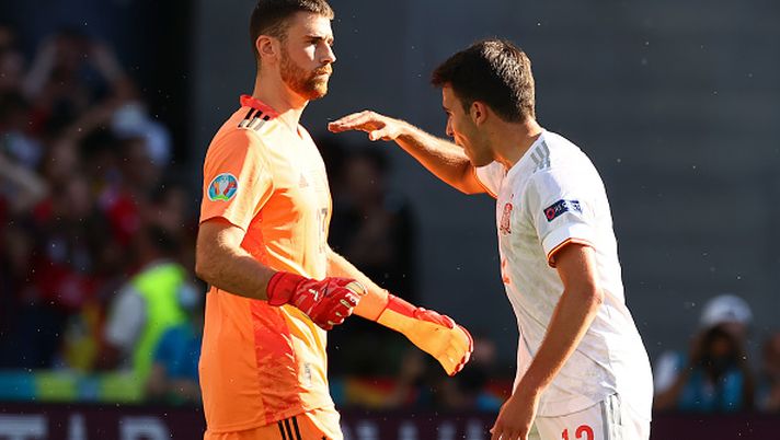 COPENHAGEN, DENMARK - JUNE 28: Unai Simon of Spain looks dejected as he is encouraged by teammate Eric Garcia after scoring an own goal for the Croatia first goal during the UEFA Euro 2020 Championship Round of 16 match between Croatia and Spain at Parken Stadium on June 28, 2021 in Copenhagen, Denmark. (Photo by Martin Rose - UEFA/UEFA via Getty Images) COPENHAGEN, DENMARK - JUNE 28: Unai Simon of Spain looks dejected as he is encouraged by teammate Eric Garcia after scoring an own goal for the Croatia first goal during the UEFA Euro 2020 Championship Round of 16 match between Croatia and Spain at Parken Stadium on June 28, 2021 in Copenhagen, Denmark. (Photo by Martin Rose - UEFA/UEFA via Getty Images)