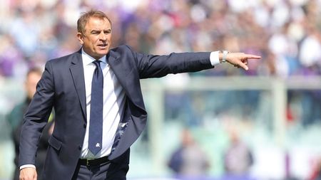 FLORENCE, ITALY - APRIL 08: Leonardo Semplici manager of Spezia Calcio gestures during the Serie A match between ACF Fiorentina and Spezia Calcio at Stadio Artemio Franchi on April 8, 2023 in Florence, Italy. (Photo by Gabriele Maltinti/Getty Images)