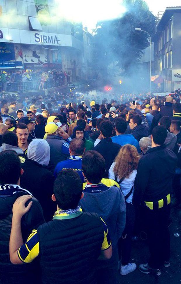 Che tifosi quelli del Fenerbahce prima del derby! Che tifosi quelli del Fenerbahce prima del derby!