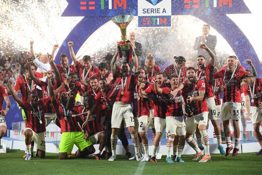 Il Milan è Campione d'Italia per la 19^ volta: vinto lo Scudetto 2022 | AC Milan News (Getty Images) AC Milan Scudetto Serie A 2021-2022