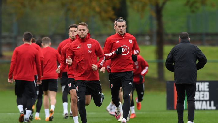 CARDIFF, WALES - NOVEMBER 11: Wales player Gareth Bale (r) in action with team mates during the warm up during Wales training ahead of their friendly International match against USA at Vale Resort on November 11, 2020 in Cardiff, Wales. (Photo by Stu Forster/Getty Images) CARDIFF, WALES - NOVEMBER 11: Wales player Gareth Bale (r) in action with team mates during the warm up during Wales training ahead of their friendly International match against USA at Vale Resort on November 11, 2020 in Cardiff, Wales. (Photo by Stu Forster/Getty Images)