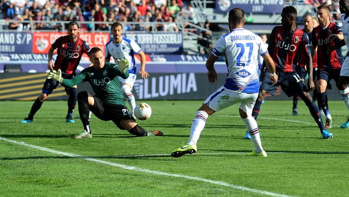 BOLOGNA, ITALY - OCTOBER 27: Lukasz Skorupski goalkeeper of Bologna FC saves his goal during the Serie A match between Bologna FC and UC Sampdoria at Stadio Renato Dall'Ara on October 27, 2019 in Bologna, Italy. (Photo by Mario Carlini / Iguana Press/Getty Images) BOLOGNA, ITALY - OCTOBER 27: Lukasz Skorupski goalkeeper of Bologna FC saves his goal during the Serie A match between Bologna FC and UC Sampdoria at Stadio Renato Dall'Ara on October 27, 2019 in Bologna, Italy. (Photo by Mario Carlini / Iguana Press/Getty Images)