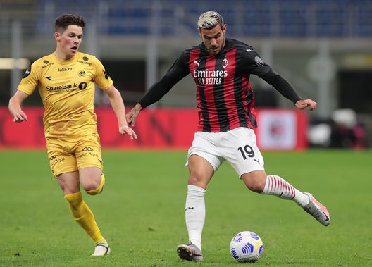 MILAN, ITALY - SEPTEMBER 24: Theo Hernandez of AC Milan is challenged by Sondre Brunstad Fet of Bodo Glimt during the UEFA Europa League third qualifying round match between AC Milan and Bodo Glimt at Stadio Giuseppe Meazza on September 24, 2020 in Milan, Italy. (Photo by Emilio Andreoli/Getty Images) MILAN, ITALY - SEPTEMBER 24: Theo Hernandez of AC Milan is challenged by Sondre Brunstad Fet of Bodo Glimt during the UEFA Europa League third qualifying round match between AC Milan and Bodo Glimt at Stadio Giuseppe Meazza on September 24, 2020 in Milan, Italy. (Photo by Emilio Andreoli/Getty Images)