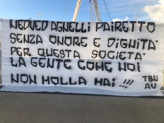 Striscione dei tifosi juventini Striscione dei tifosi juventini
