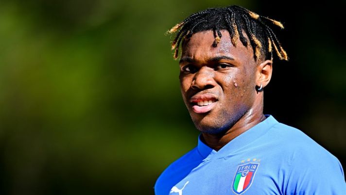 TIRRENIA, ITALY - MAY 31: Destiny Udogie of Italy looks on during an Italy U21 Training Session on May 31, 2022 in Tirrenia, Italy. (Photo by Simone Arveda/Getty Images) Di Marzio: “Udogie vicino a firmare con gli Spurs, ecco le cifre. Il prestito…” - immagine 1