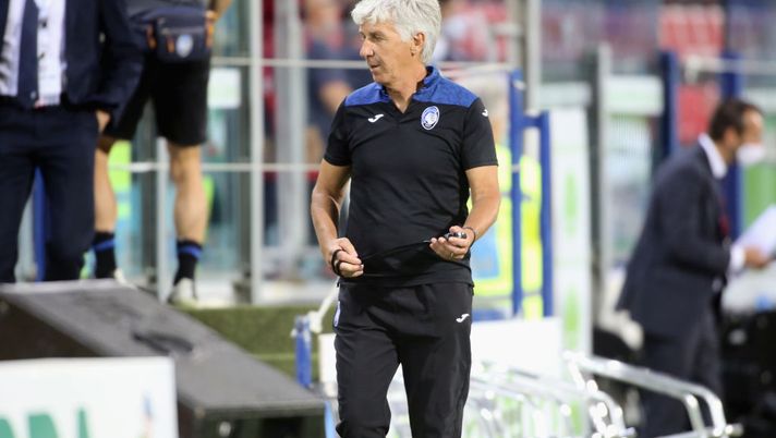 CAGLIARI, ITALY - JULY 05: Gian Piero Gasperini coach of Atalanta looks on during the Serie A match between Cagliari Calcio and  Atalanta BC at Sardegna Arena on July 5, 2020 in Cagliari, Italy.  (Photo by Enrico Locci/Getty Images) 