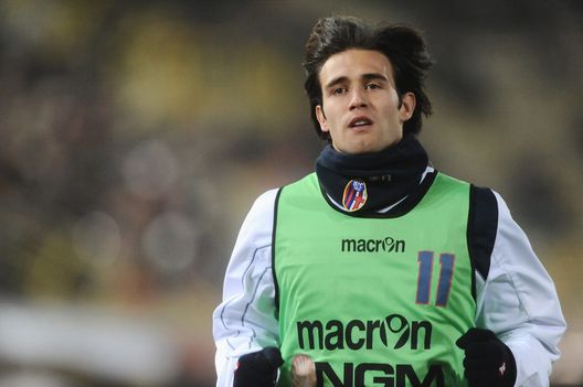 BOLOGNA, ITALY - JANUARY 12: Robert Acquafresca # 9 of Bologna FC looks on during the warm up before the beginning of the Serie A match between Bologna FC and AC Chievo Verona at Stadio Renato Dall'Ara on January 12, 2013 in Bologna, Italy. (Photo by Mario Carlini / Iguana Press/Getty Images) BOLOGNA, ITALY - JANUARY 12: Robert Acquafresca # 9 of Bologna FC looks on during the warm up before the beginning of the Serie A match between Bologna FC and AC Chievo Verona at Stadio Renato Dall'Ara on January 12, 2013 in Bologna, Italy. (Photo by Mario Carlini / Iguana Press/Getty Images)