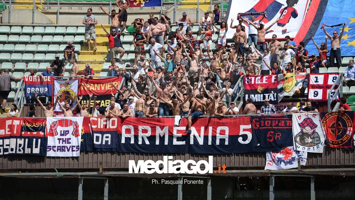 Genoa, contestazione ma stadio pieno. Gli ultras: &#8220;Non possiamo lasciare squadra sola&#8221; 