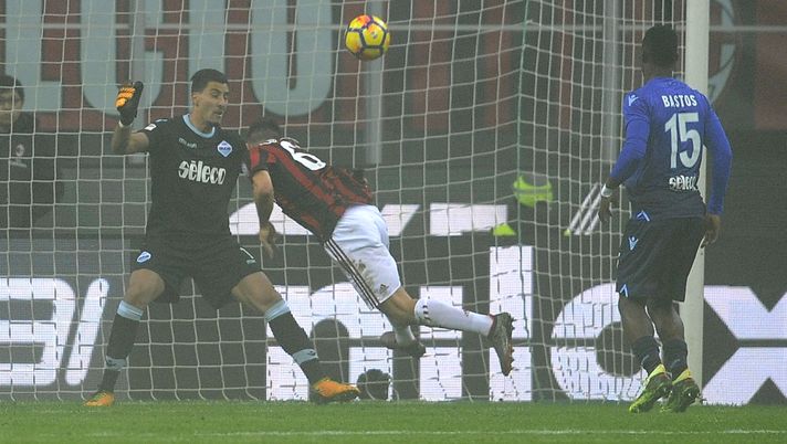 MILAN, MILANO - JANUARY 28:  Patrik Cutrone of AC Milan scores a opening goal during the serie A match between AC Milan and SS Lazio at Stadio Giuseppe Meazza on January 28, 2018 in Milan, Italy.  (Photo by Marco Rosi/Getty Images)