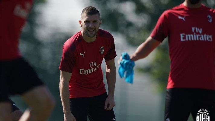 Ante Rebic, attaccante del Milan, in allenamento a Milanello (credits: acmilan.com) Ante Rebic, attaccante del Milan, in allenamento a Milanello (credits: acmilan.com)