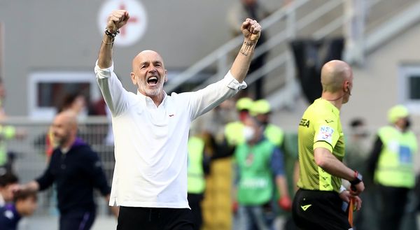 Stefano Pioli (allenatore AC Milan) esulta per il successo in Milan-Fiorentina 1-0 (Serie A 2021-2022) | News (Getty Images)