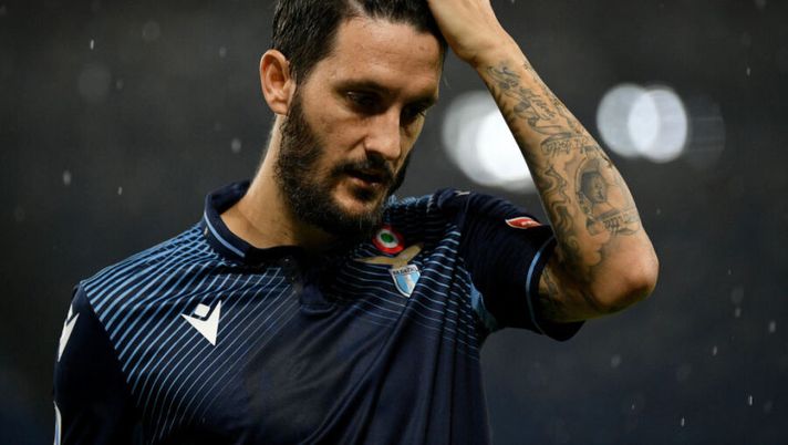 NAPLES, ITALY - AUGUST 01: Luis Alberto of SS Lazio reacts during the Serie A match between SSC Napoli and SS Lazio at Stadio San Paolo on August 01, 2020 in Naples, Italy. (Photo by Marco Rosi - SS Lazio/Getty Images) Lazio, c’è il comunicato ufficiale del club sull’intervento di Luis Alberto - immagine 1