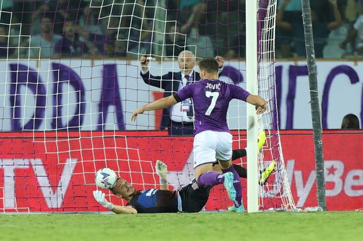 FLORENCE, ITALY - AUGUST 14: Ionut Radu goalkeeper of US Cremonese scores own goal during the Serie A match between ACF Fiorentina and US Cremonese at Stadio Artemio Franchi on August 14, 2022 in Florence, Italy. (Photo by Gabriele Maltinti/Getty Images) Ferrara: “C’è chi parla di trionfo dopo la Cremonese. Occhio…”- immagine 2