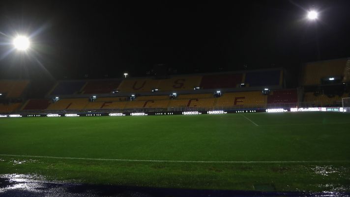 LECCE, ITALY - NOVEMBER 24: A general view of stadium prior the Serie A match between US Lecce and Cagliari Calcio at Stadio Via del Mare on November 24, 2019 in Lecce, Italy. (Photo by Maurizio Lagana/Getty Images) LECCE, ITALY - NOVEMBER 24: A general view of stadium prior the Serie A match between US Lecce and Cagliari Calcio at Stadio Via del Mare on November 24, 2019 in Lecce, Italy. (Photo by Maurizio Lagana/Getty Images)