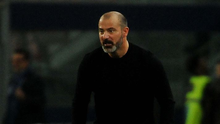 BOLOGNA, ITALY - OCTOBER 08: Dejan Stankovic head coach of UC Sampdoria reacts during the Serie A match between Bologna FC and UC Sampdoria at Stadio Renato Dall'Ara on October 08, 2022 in Bologna, Italy. (Photo by Mario Carlini / Iguana Press/Getty Images) Sampdoria, allenamento con torelli e partitine a pressione ad alta intensità - immagine 1