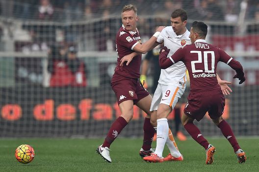  Glik e Vives contrastano Dzeko in Torino-Roma 1-1 