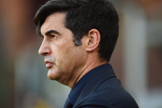 GENOA, ITALY - NOVEMBER 8: Paulo Fonseca head coach of AS Roma looks on during the Serie A match between Genoa CFC and AS Roma at Stadio Luigi Ferraris on November 8, 2020 in Genoa, Italy. (Photo by Paolo Rattini/Getty Images) 