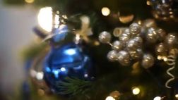 Pioli disegna l’albero di Natale, Icardi esegue. Con lui i suoi compagni e i folletti