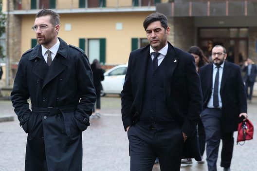 FLORENCE, ITALY - FEBRUARY 03: Morgan De Sanctis and Paulo Fonseca (R) manager of AS Roma during the "Panchina D'Oro Prize" award at Centro Tecnico Federale di Coverciano on February 3, 2020 in Florence, Italy. (Photo by Gabriele Maltinti/Getty Images) De Sanctis si presenta e blinda Ederson: “Vuole restare a Salerno”- immagine 2
