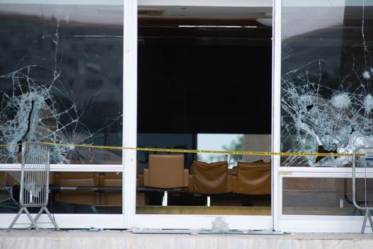 BRASILIA, BRAZIL - JANUARY 09: Damage is seen to the Supreme Federal Tribunal (STF) of Brazil following a riot the previous day led by radical supporters of former President Jair Bolsonaro on January 9, 2023 in Brasilia, Brazil. Brazil's President Lula called for peace after what he described as a coup attempt with over 1,200 supporters of Bolsonar taking the national congress. (Photo by Andressa Anholete/Getty Images) Brasile, la Federazione contro i golpisti: “Non indossate la maglia della nazionale, è unitiva e non divisiva” - immagine 1
