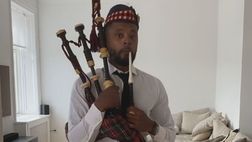 Evra scherza sui social: si alza il kilt scozzese e… (VIDEO)